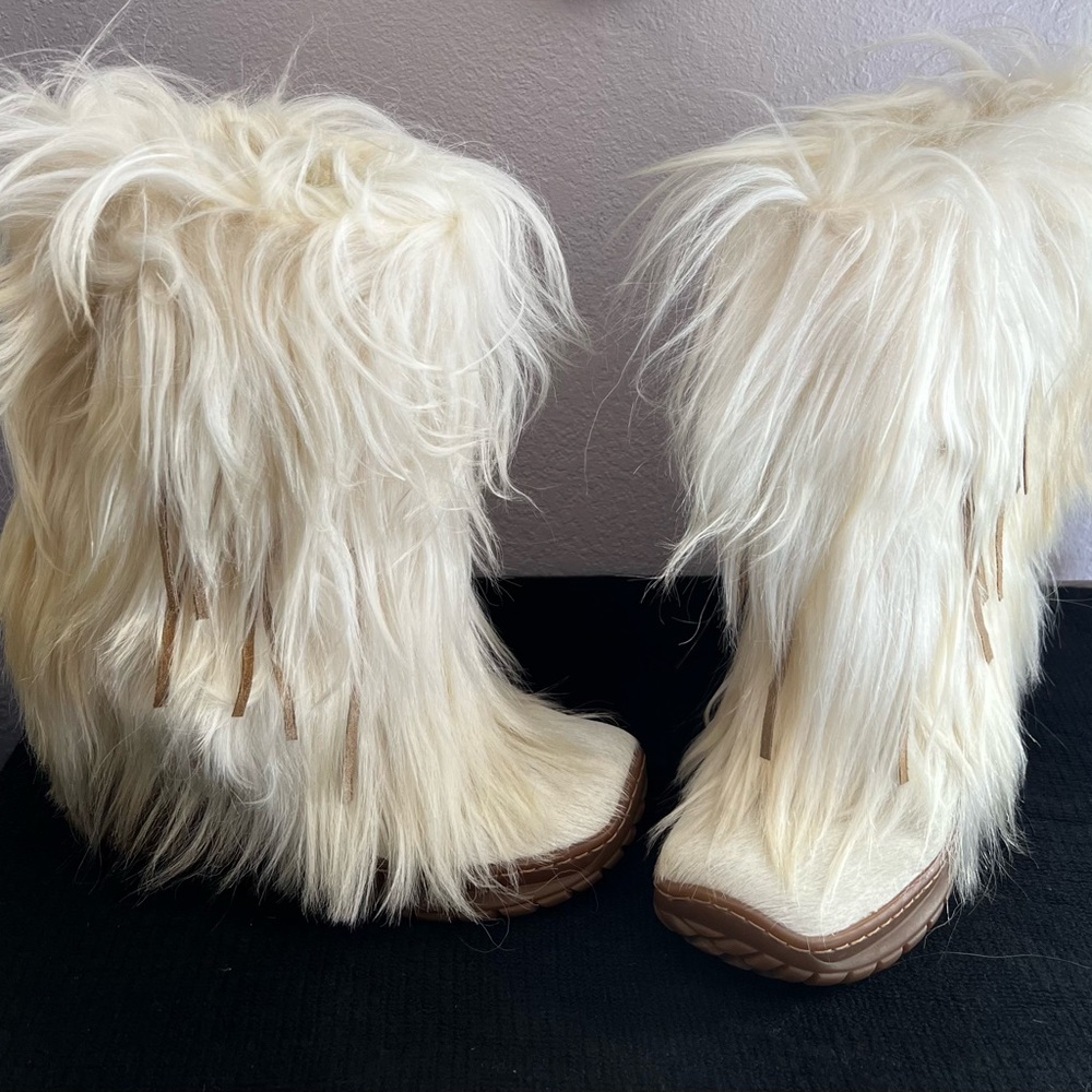 Pajar Women's Off White Goat Fur Winter Snow Boots